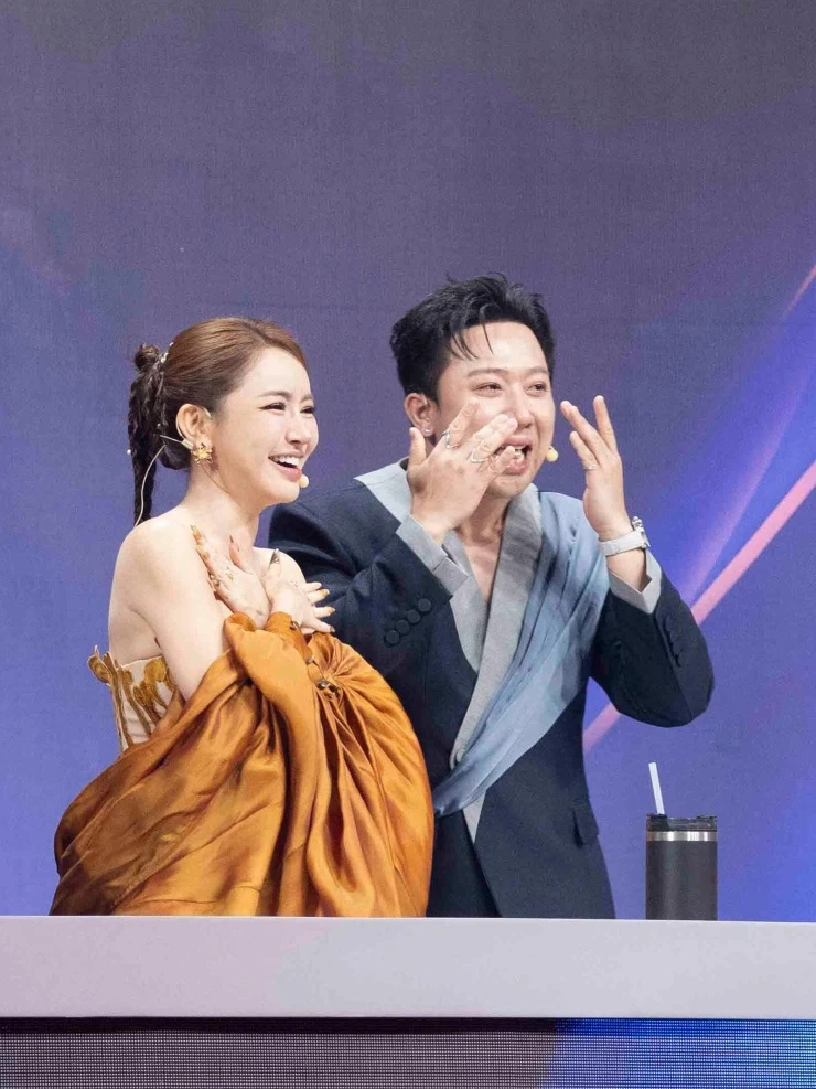 Trấn Thành khóc khi nghe Rabibuum hát ở The Masked Singer