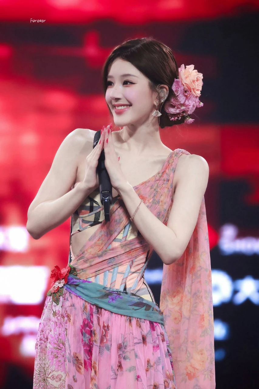Triệu Lộ Tư ế vé