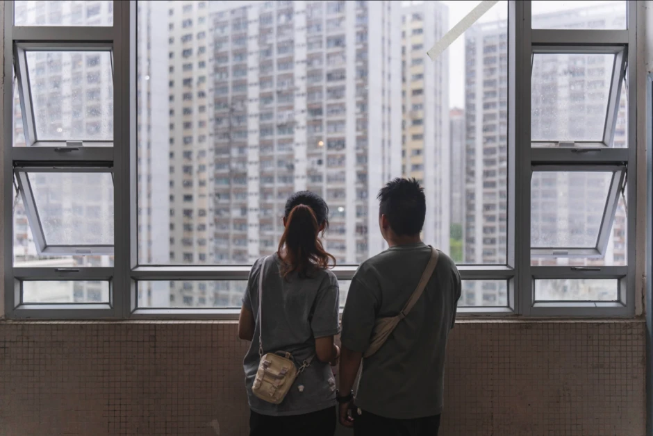 Tro tàn và ký ức: Một gia đình trở lại hiện trường vụ cháy chung cư tồi tệ nhất ở Hồng Kông (Trung Quốc) trong nhiều thập kỷ Tro tàn và ký ức: Một gia đình trở lại hiện trường vụ cháy chung cư tồi tệ nhất ở Hồng Kông (Trung Quốc) trong nhiều thập kỷ