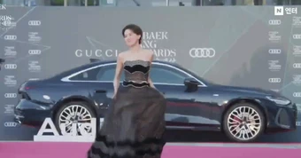 Trùm lố ở Baeksang 2026: 1 mỹ nhân nhảy nhót bá đạo trên thảm đỏ, cả dàn sao hạng A sáp lại cũng xin nhường spotlight