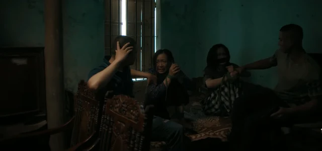 Trùm ma túy Lão Công (NSƯT Hồ Phong) nghi ngờ cả con gái