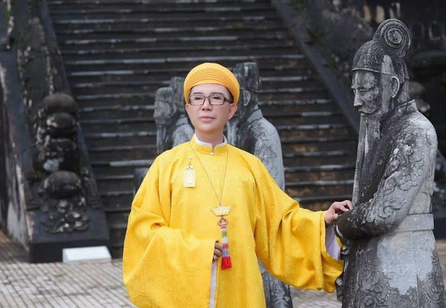 Trước khi bị bắt vì liên quan đến ma túy, Long Nhật từng cãi lời cha để theo đuổi giấc mơ ca hát