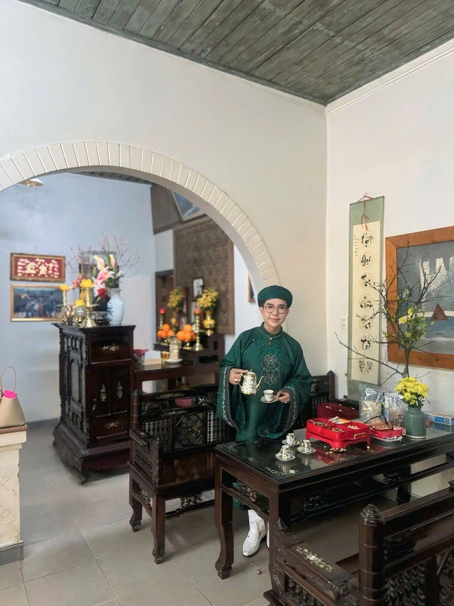 Trước khi bị bắt vì liên quan đến ma túy, Long Nhật từng cãi lời cha để theo đuổi giấc mơ ca hát