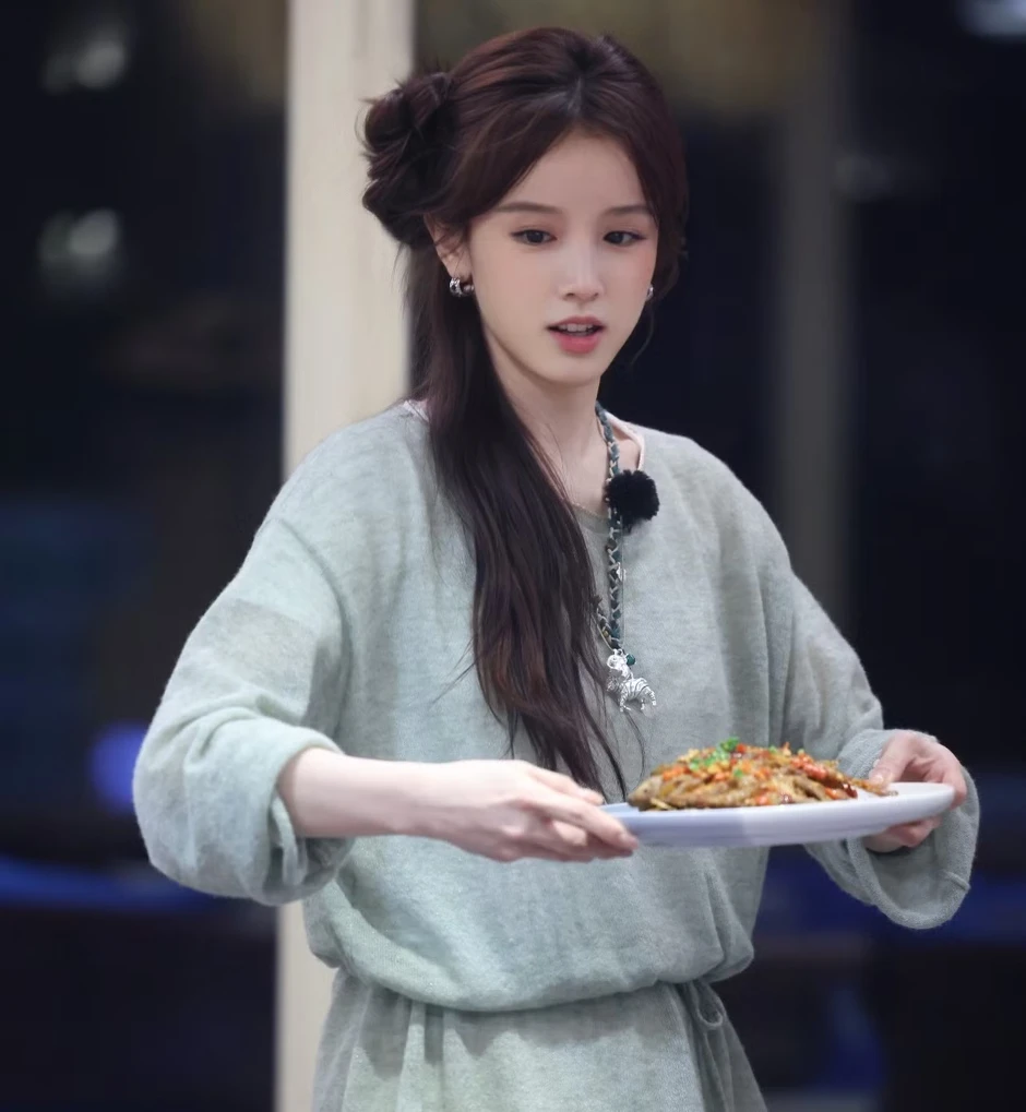 Trương Nhã Kỳ bị cắt sóng