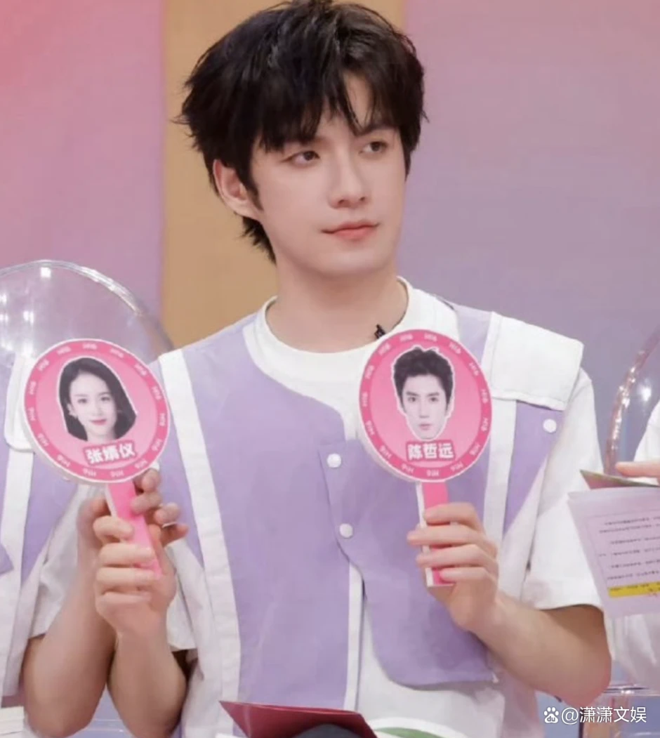 Trương Tịnh Nghi và Châu Dã bức xúc vì bị nhận nhầm trên sóng truyền hình Trương Tịnh Nghi và Châu Dã bức xúc vì bị nhận nhầm trên sóng truyền hình