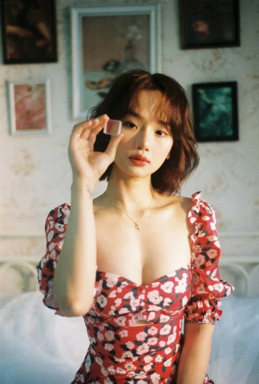 Từ 17 năm trước, một đạo diễn đã nhận xét Miu Lê: Sáng như trăng rằm và đấy cũng là điều cực kỳ nguy hiểm Từ 17 năm trước, một đạo diễn đã nhận xét Miu Lê: Sáng như trăng rằm và đấy cũng là điều cực kỳ nguy hiểm