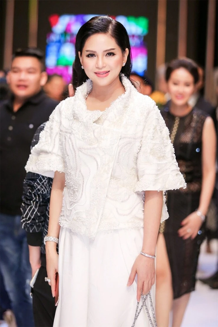 Từ ca sĩ, CEO đến á hậu cùng tên Thủy Tiên nổi tiếng nhất showbiz Việt Từ ca sĩ, CEO đến á hậu cùng tên Thủy Tiên nổi tiếng nhất showbiz Việt