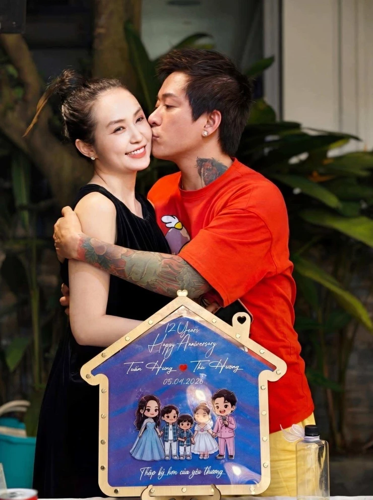 Tuấn Hưng đưa ba con sang Mỹ học tập Tuấn Hưng đưa ba con sang Mỹ học tập