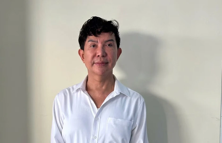 Từng nhận cát-sê nửa tỉ đồng, ca sĩ Long Nhật trượt dài sau hào quang sân khấu Từng nhận cát-sê nửa tỉ đồng, ca sĩ Long Nhật trượt dài sau hào quang sân khấu