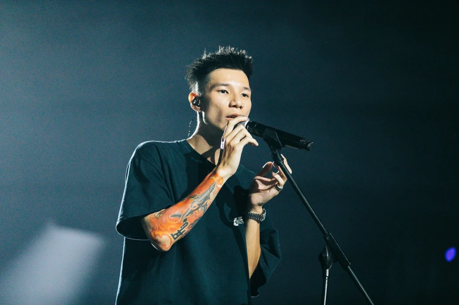 Tương tác bất ngờ giữa G-DRAGON và "anh Long Việt Nam", dân tình lại nhớ Vụ Nổ Lớn