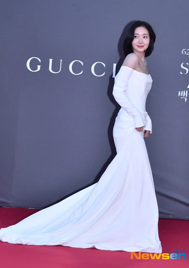 Tưởng Yoona và Suzy là mỹ nhân đẹp nhất Baeksang, ai ngờ đâu còn có người xuất sắc hơn, fan được dịp rửa mắt