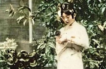 Uyển Dung bị Phổ Nghi nhốt vào "chuồng heo" suốt 10 năm, câu nói lúc được cứu ra khiến ai nấy đều xót xa