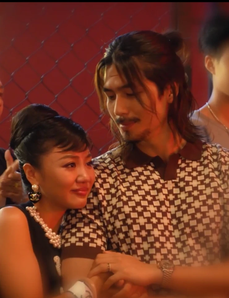 Văn Mai Hương xấu hổ không dám xem lại cảnh hôn trong Thỏ ơi!!