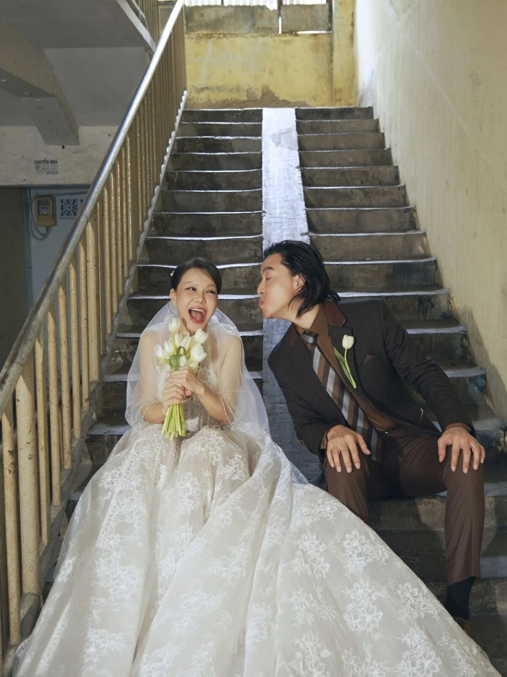 Việt Hương mặc đầm xẻ ngực sâu kỷ niệm 20 năm cưới Việt Hương mặc đầm xẻ ngực sâu kỷ niệm 20 năm cưới