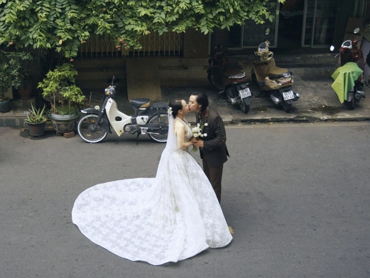 Việt Hương mặc đầm xẻ ngực sâu kỷ niệm 20 năm cưới Việt Hương mặc đầm xẻ ngực sâu kỷ niệm 20 năm cưới