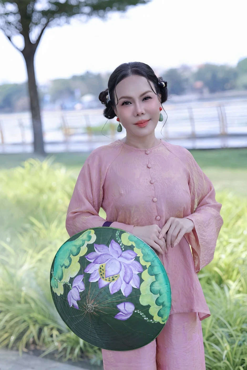 Việt Hương nói gì khi mỹ phẩm bị chê đểu, gia công? Việt Hương nói gì khi mỹ phẩm bị chê đểu, gia công?