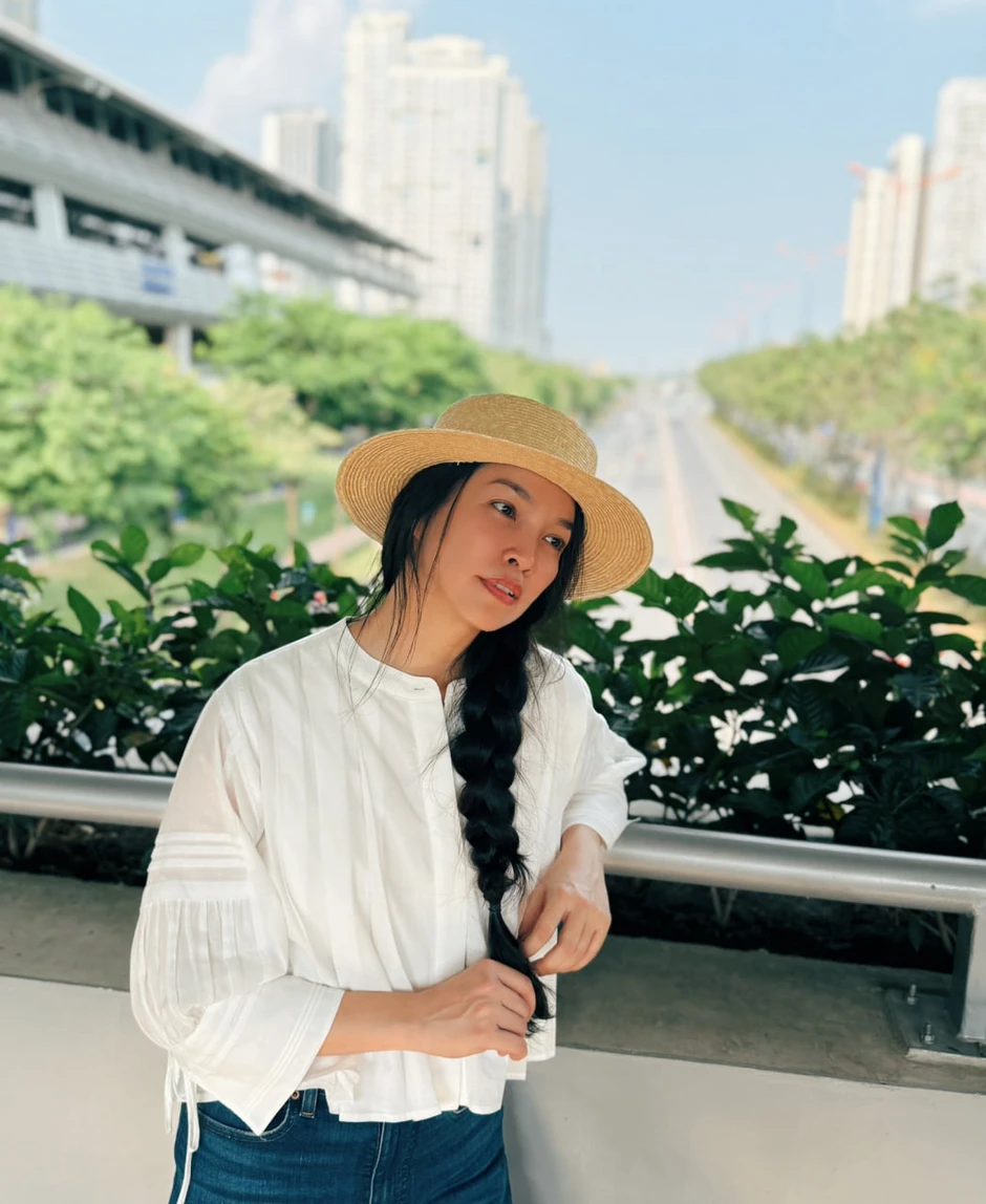 Việt Nam có mỹ nhân đỉnh thế này: Không biết già là gì, cover nhạc trẻ "ngọt như mía lùi"