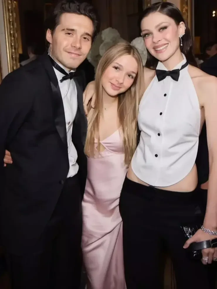 Vợ Brooklyn bị cho là đá xoáy Harper Beckham