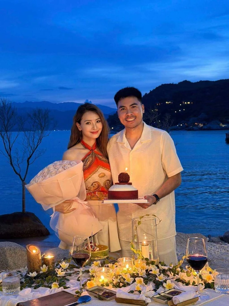 Vợ cầu thủ Đức Huy mang thai con đầu lòng