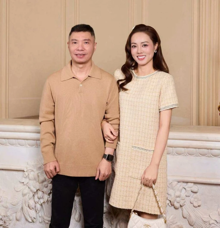 Vợ Công Lý: Tôi ấm ức khi nhận bình luận khiếm nhã mỗi ngày Vợ Công Lý: Tôi ấm ức khi nhận bình luận khiếm nhã mỗi ngày