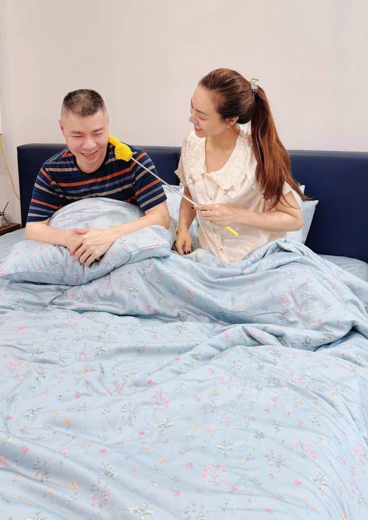 Vợ Công Lý: Tôi ấm ức khi nhận bình luận khiếm nhã mỗi ngày Vợ Công Lý: Tôi ấm ức khi nhận bình luận khiếm nhã mỗi ngày