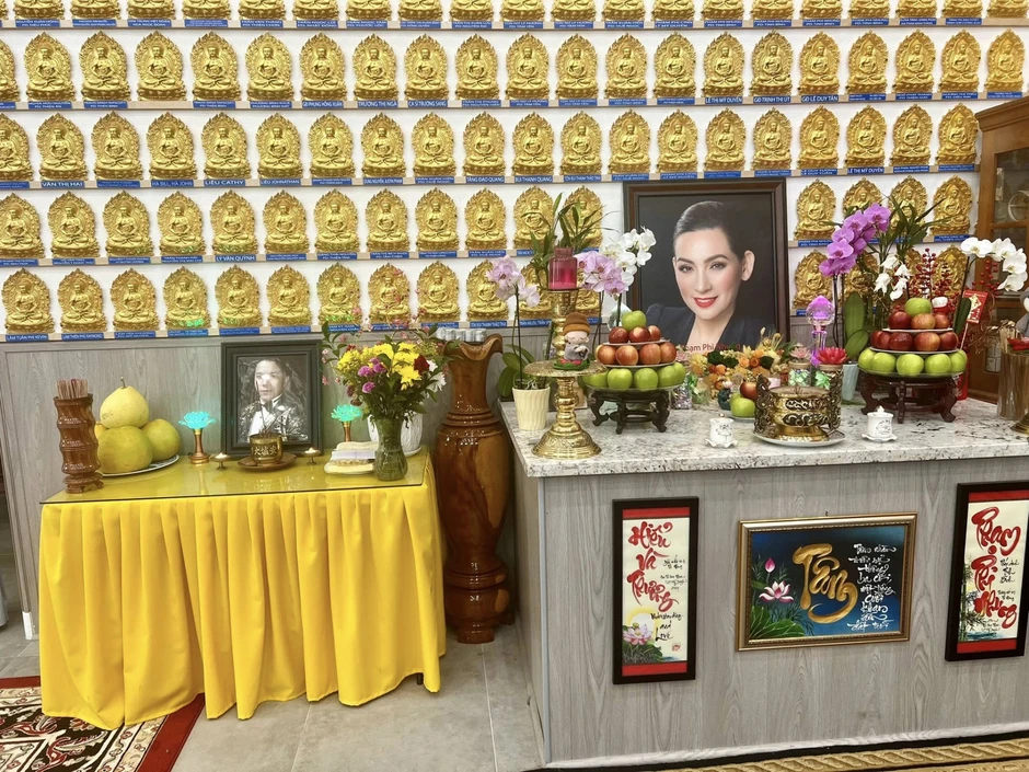 Vợ cũ Bằng Kiều thông báo lễ 49 ngày của Kasim: "Nếu có thể xin ghé qua thắp cho em ấy 1 nén nhang" Vợ cũ Bằng Kiều thông báo lễ 49 ngày của Kasim: "Nếu có thể xin ghé qua thắp cho em ấy 1 nén nhang"