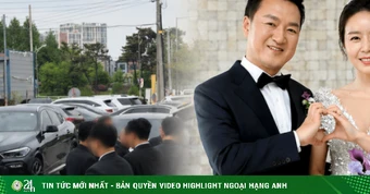 Vợ diễn viên phim Shiri gục ngã bên linh cữu chồng, ôm con gái khóc nghẹn