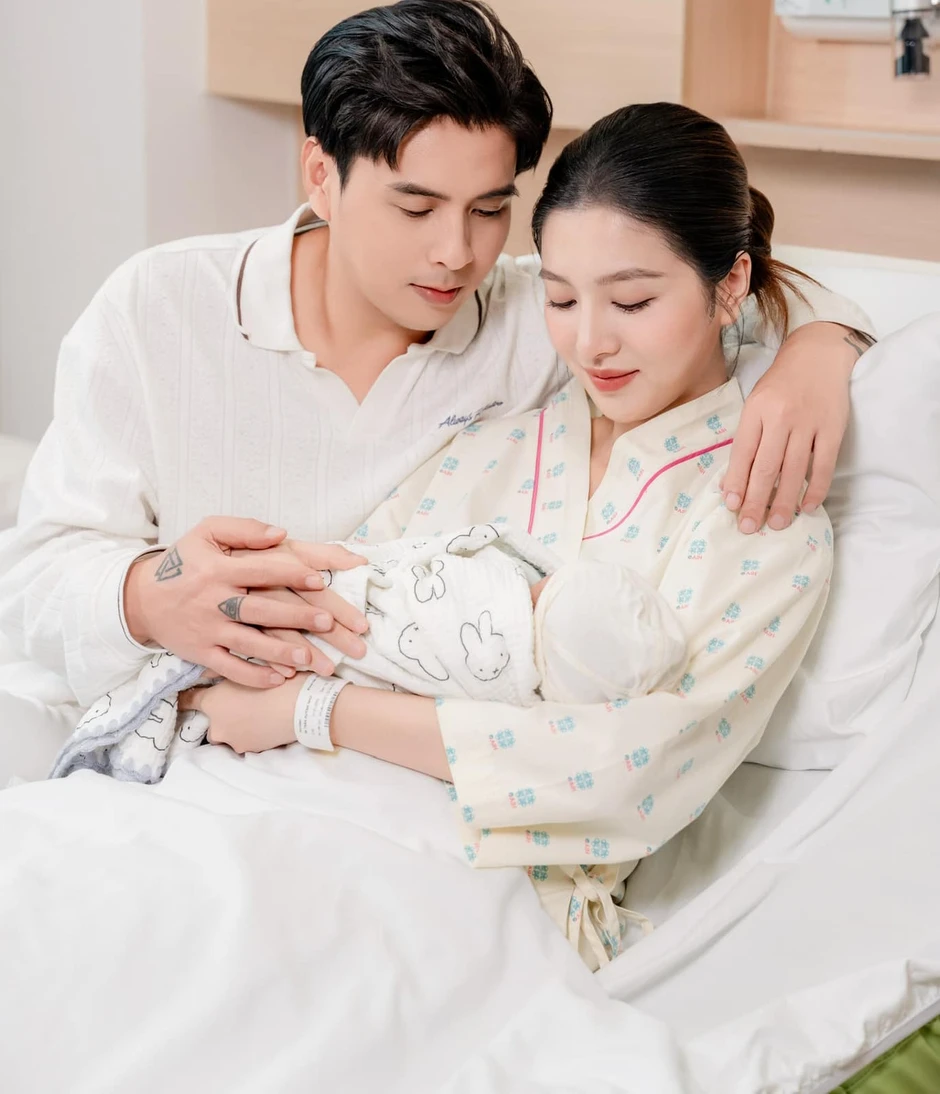 Vợ kém 17 tuổi của Hồ Quang Hiếu đang mang thai con thứ 2?