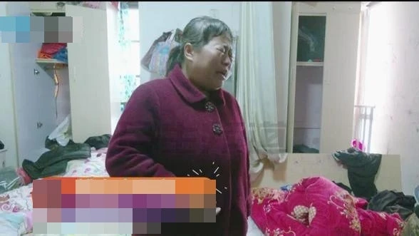Vợ tích góp hơn 100 triệu để phẫu thuật, chuẩn bị lên bàn mổ mới biết chồng đã chốt đơn livestream để mua rượu hết sạch
