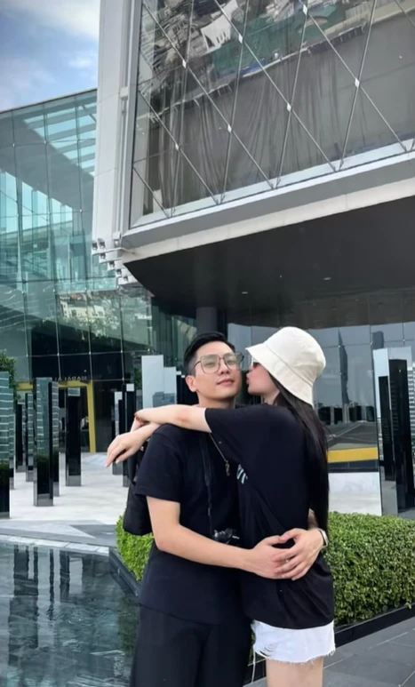 Vợ yêu 14 năm hé lộ tính cách thật của Quân A.P