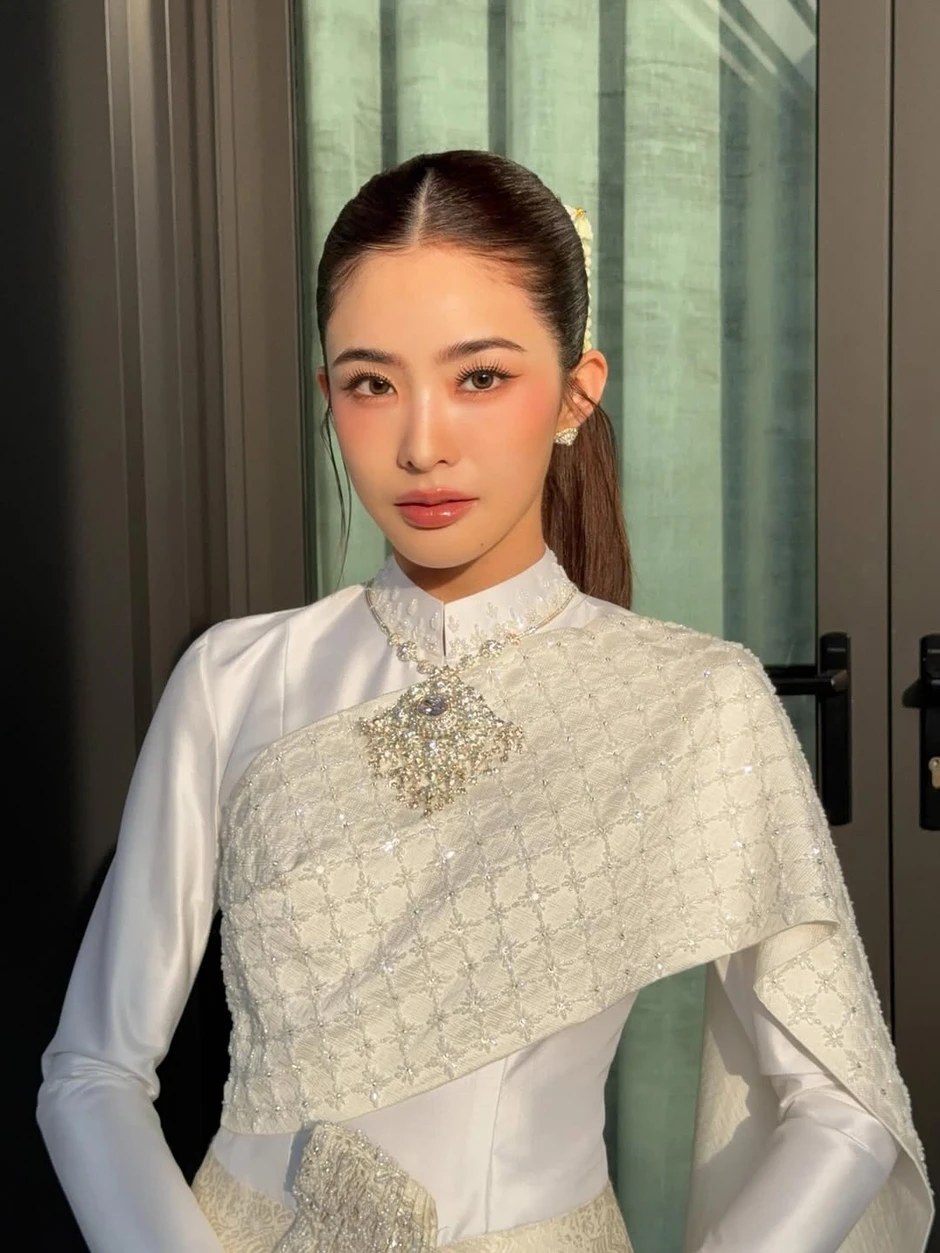 Vụ chồng đại gia của nữ diễn viên đình đám bị tố xâm hại em trai: Cô gái đáng thương nhất lộ diện, 1 hành động khiến MXH dậy sóng Vụ chồng đại gia của nữ diễn viên đình đám bị tố xâm hại em trai: Cô gái đáng thương nhất lộ diện, 1 hành động khiến MXH dậy sóng