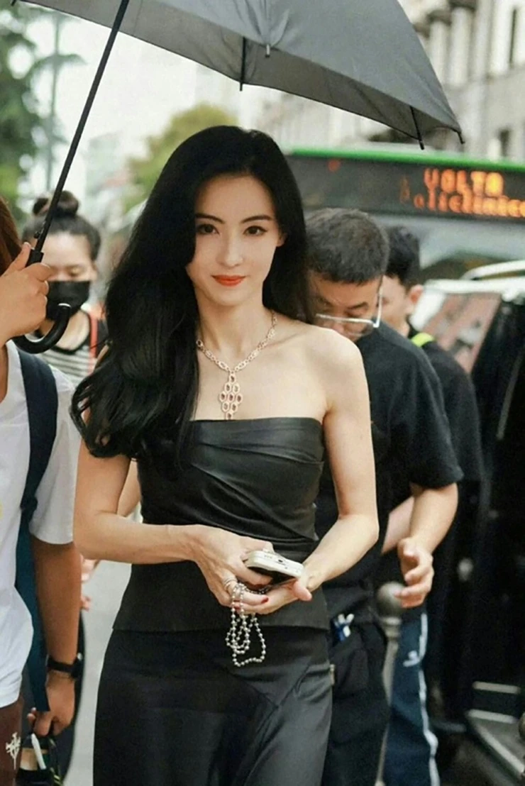 Vương Phi là “người thứ ba” phá hoại hôn nhân của Tạ Đình Phong và Trương Bá Chi?