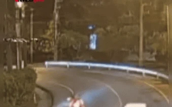 Xe máy mất kiểm soát ở khúc cua, va chạm với ô tô, người phụ nữ ngồi sau tử vong ngay tại hiện trường