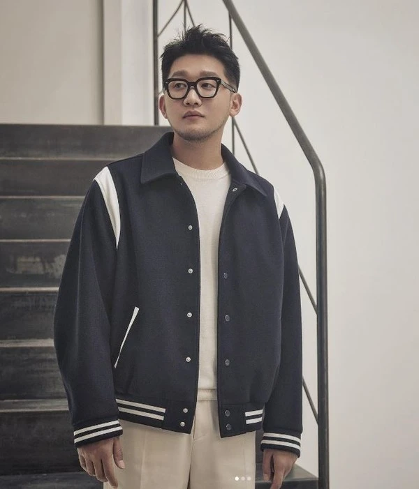 Yêu cầu án tù giam với nam ca sĩ quảng cáo sai sự thật Yêu cầu án tù giam với nam ca sĩ quảng cáo sai sự thật