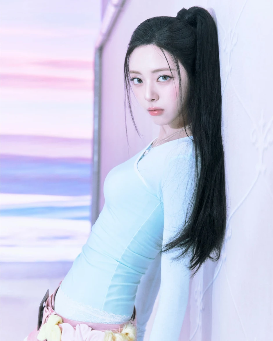 YUNA (ITZY) vừa vượt mặt siêu sao toàn cầu YUNA (ITZY) vừa vượt mặt siêu sao toàn cầu