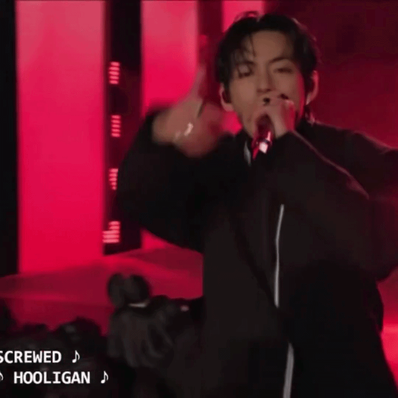 Zoom cận visual Jung Kook - V ở concert Gwanghwamun: Nhan sắc không vết gợn xước
