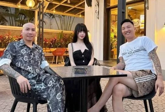 Cô giáo Hương dưới góc cam thường của các chú Công an