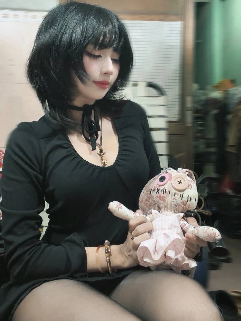 Đăng ảnh xem tarot nhưng hot girl Mercury Nguyen lại khiến dân mạng "không thể rời mắt" Đăng ảnh xem tarot nhưng hot girl Mercury Nguyen lại khiến dân mạng "không thể rời mắt"