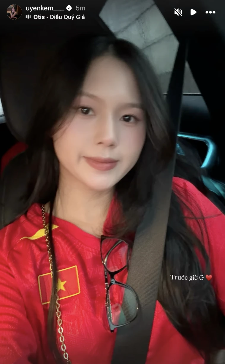 Doãn Hải My, Chu Thanh Huyền xinh đẹp đọ sắc sẵn sàng cổ vũ ĐT Việt Nam đấu Malaysia, visual "mỗi người một vẻ mười phân vẹn mười" Doãn Hải My, Chu Thanh Huyền xinh đẹp đọ sắc sẵn sàng cổ vũ ĐT Việt Nam đấu Malaysia, visual "mỗi người một vẻ mười phân vẹn mười"