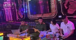 Kiểm tra quán Karaoke, phát hiện 4 cô gái múa kh.iê.u d.âm trong phòng VIP