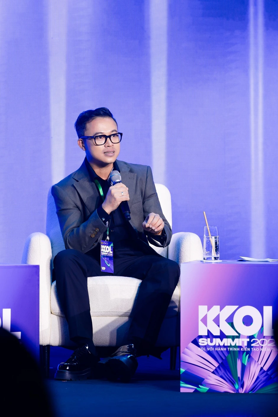 KOL Summit 2026: 34 CLB Niềm tin số và 1.500 khách mời ký cam kết đồng hành kiến tạo niềm tin số KOL Summit 2026: 34 CLB Niềm tin số và 1.500 khách mời ký cam kết đồng hành kiến tạo niềm tin số