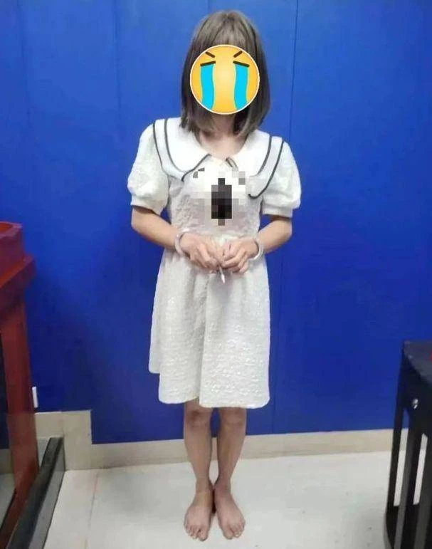 Người đàn ông cải trang thành "gái bán hoa" với 500k/lượt, chuẩn bị đón vị khách thứ 4 thì bị bắt Người đàn ông cải trang thành "gái bán hoa" với 500k/lượt, chuẩn bị đón vị khách thứ 4 thì bị bắt