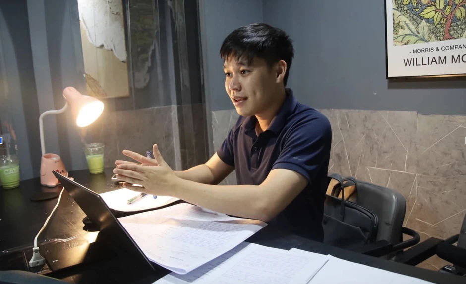 Trung úy Công an dạy văn khiến hơn 250.000 người theo dõi: Khi sức ảnh hưởng lan tỏa tri thức Trung úy Công an dạy văn khiến hơn 250.000 người theo dõi: Khi sức ảnh hưởng lan tỏa tri thức