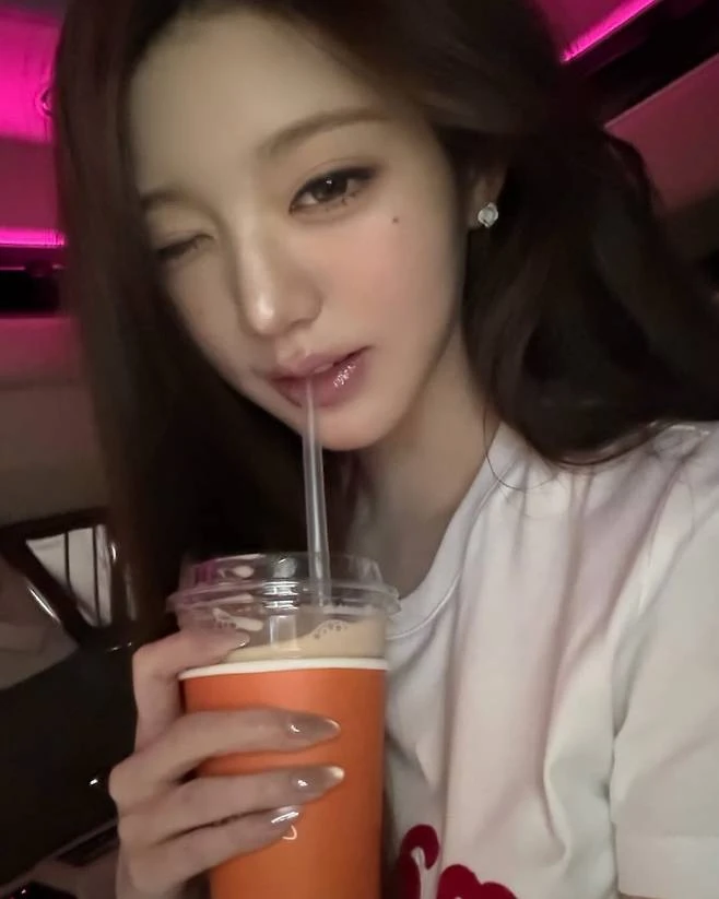 "Búp bê sống" Jang Won Young tung ảnh phòng gym gây bão MXH "Búp bê sống" Jang Won Young tung ảnh phòng gym gây bão MXH