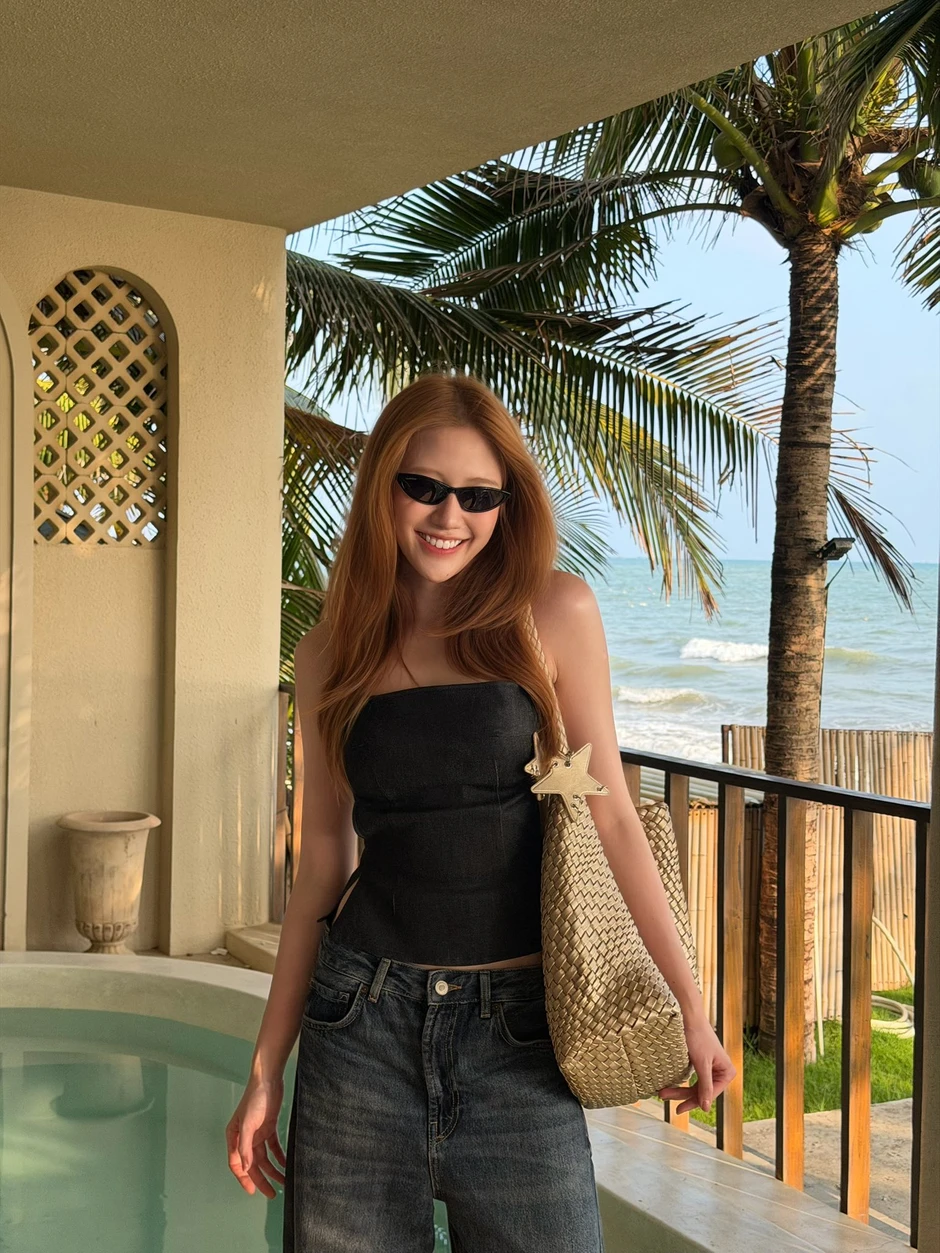 "Em gái Trấn Thành" khoe lưng trần quyến rũ tại Phan Thiết, body "vòng nào ra vòng nấy" "Em gái Trấn Thành" khoe lưng trần quyến rũ tại Phan Thiết, body "vòng nào ra vòng nấy"