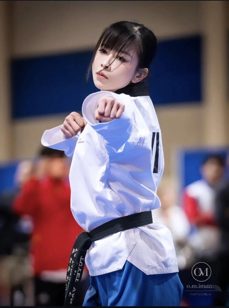 "Hoa khôi Taekwondo" tung ảnh bikini quyến rũ, khác xa vẻ mạnh mẽ trên sàn đấu "Hoa khôi Taekwondo" tung ảnh bikini quyến rũ, khác xa vẻ mạnh mẽ trên sàn đấu