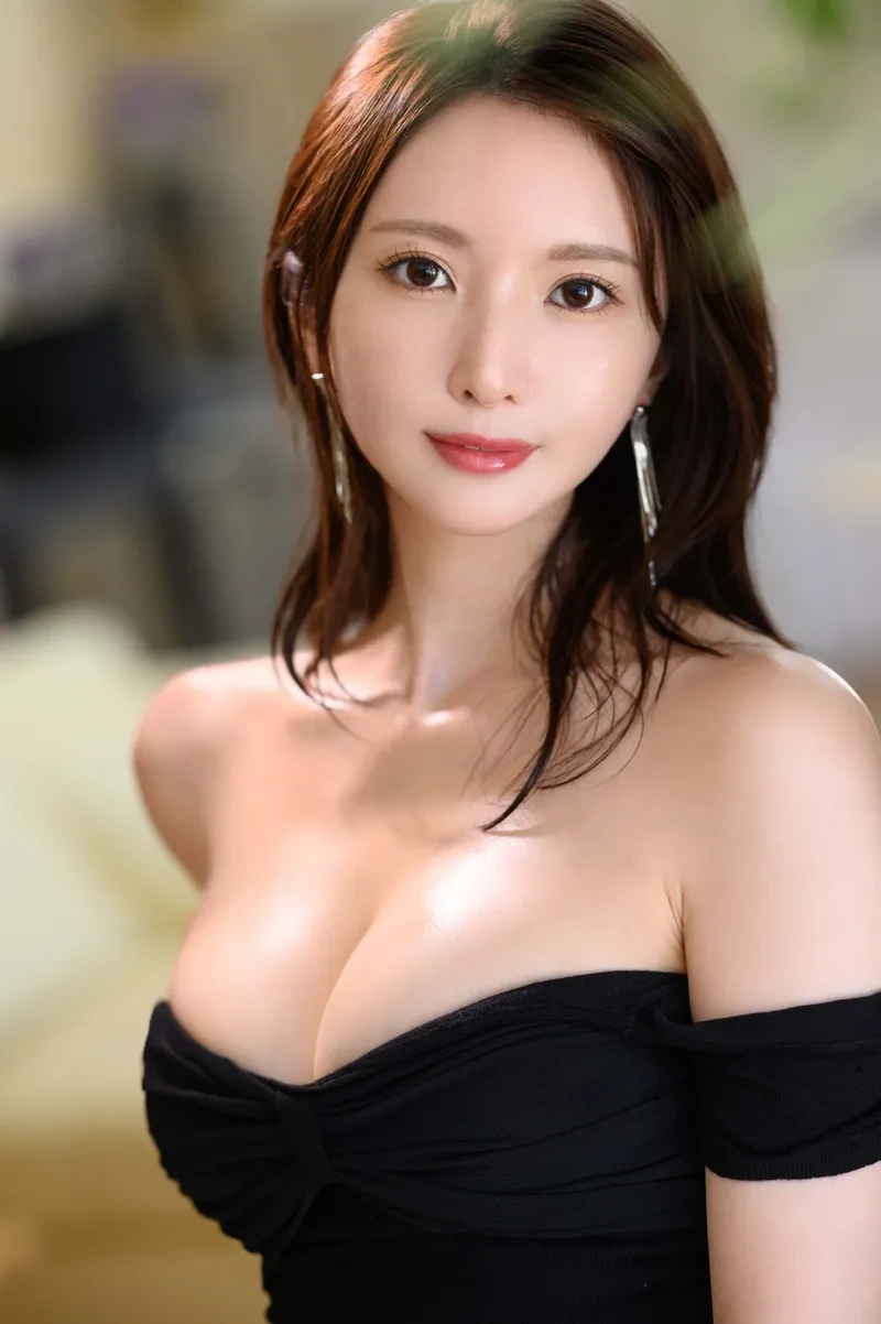 "Nàng thơ Nhật Bản" sở hữu đường cong tuyệt mỹ làm chao đảo mọi ánh nhìn