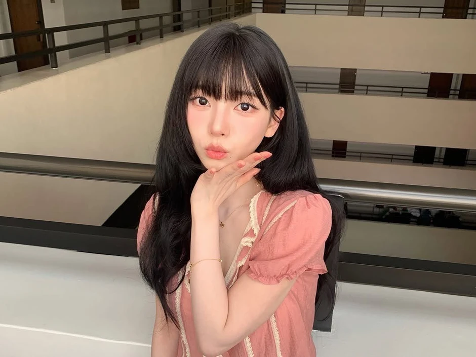 "Nữ thần AI" tung loạt ảnh đời thường đẹp như phim điện ảnh: Mặt mộc đúng chuẩn tình đầu quốc dân