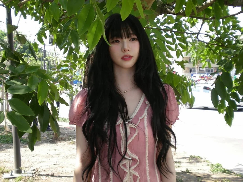 "Nữ thần AI" tung loạt ảnh đời thường đẹp như phim điện ảnh: Mặt mộc đúng chuẩn tình đầu quốc dân