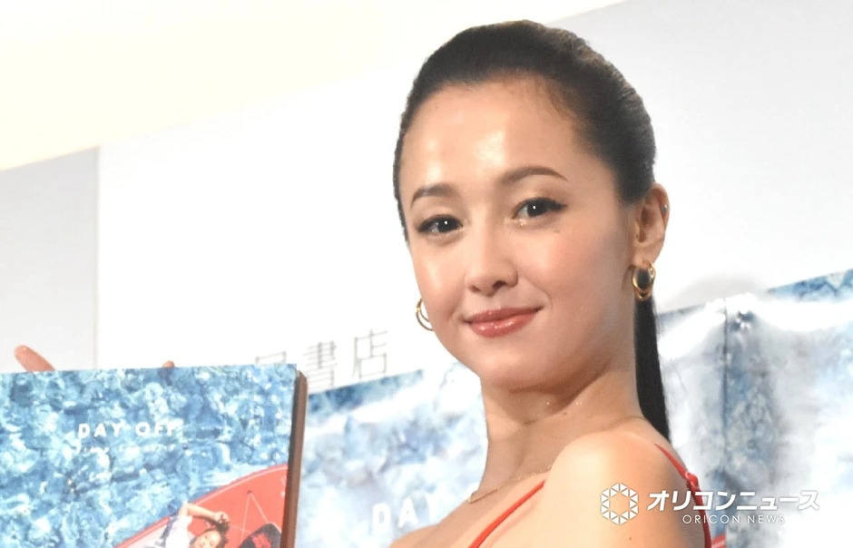 "Quốc bảo nhan sắc" Erika Sawajiri tái xuất: Chiêu đãi fan bằng loạt bikini nóng bỏng, hết bộ này đến bộ khác "Quốc bảo nhan sắc" Erika Sawajiri tái xuất: Chiêu đãi fan bằng loạt bikini nóng bỏng, hết bộ này đến bộ khác